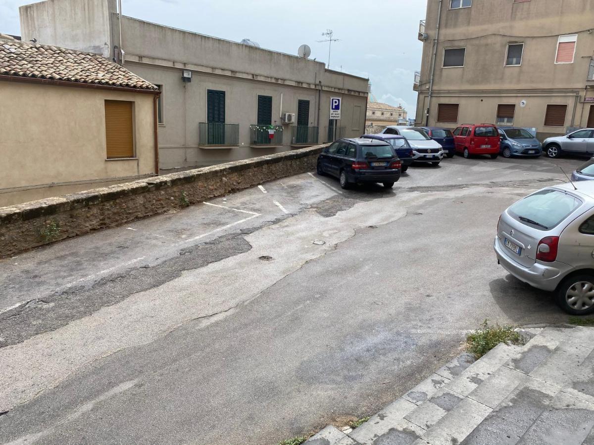 Appartamento Casa vacanza nicole Wi-Fi gratuito Via monte Carmelo , civico 14 Caltagirone Esterno foto