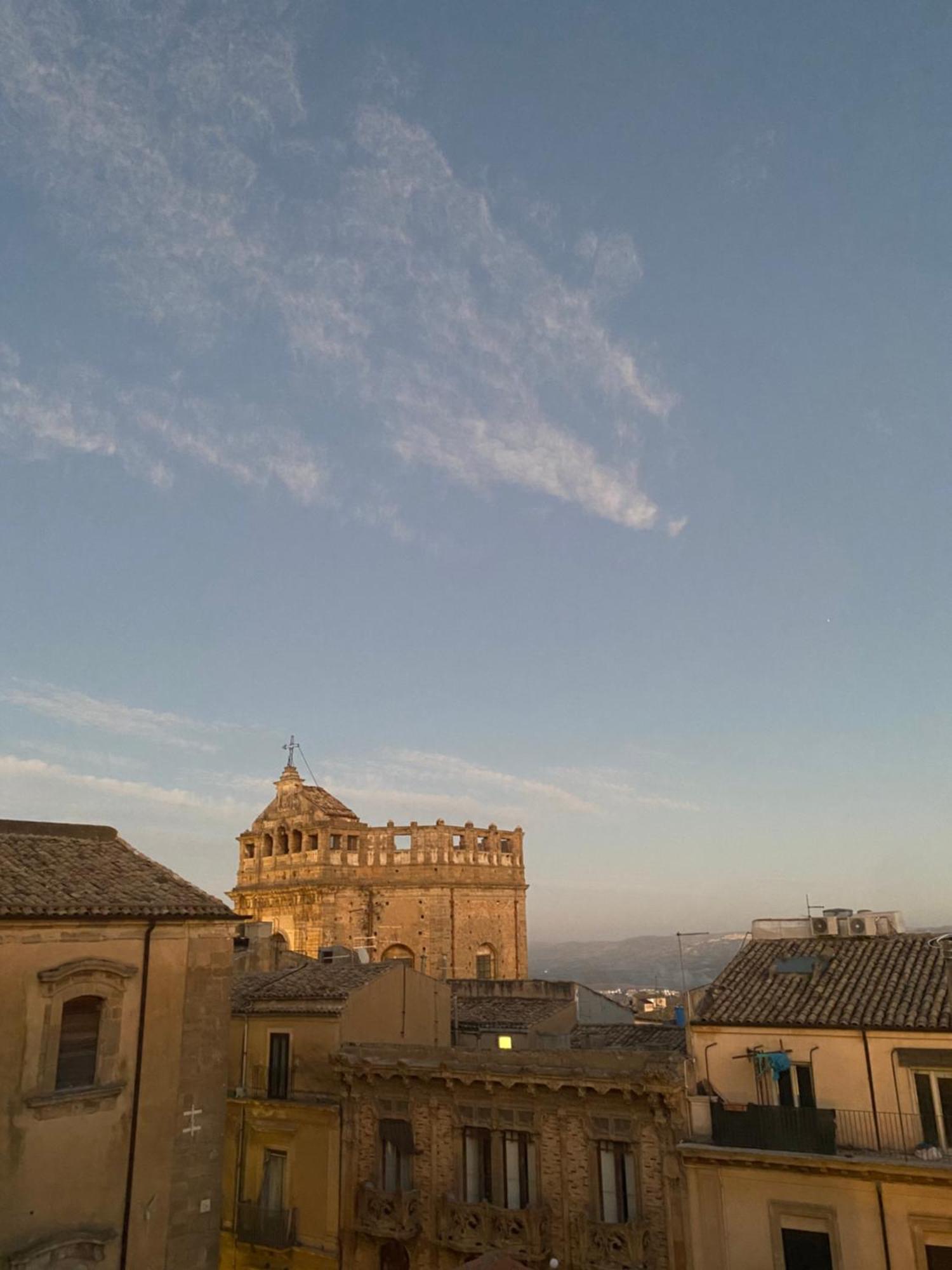 Appartamento Casa vacanza nicole Wi-Fi gratuito Via monte Carmelo , civico 14 Caltagirone Esterno foto